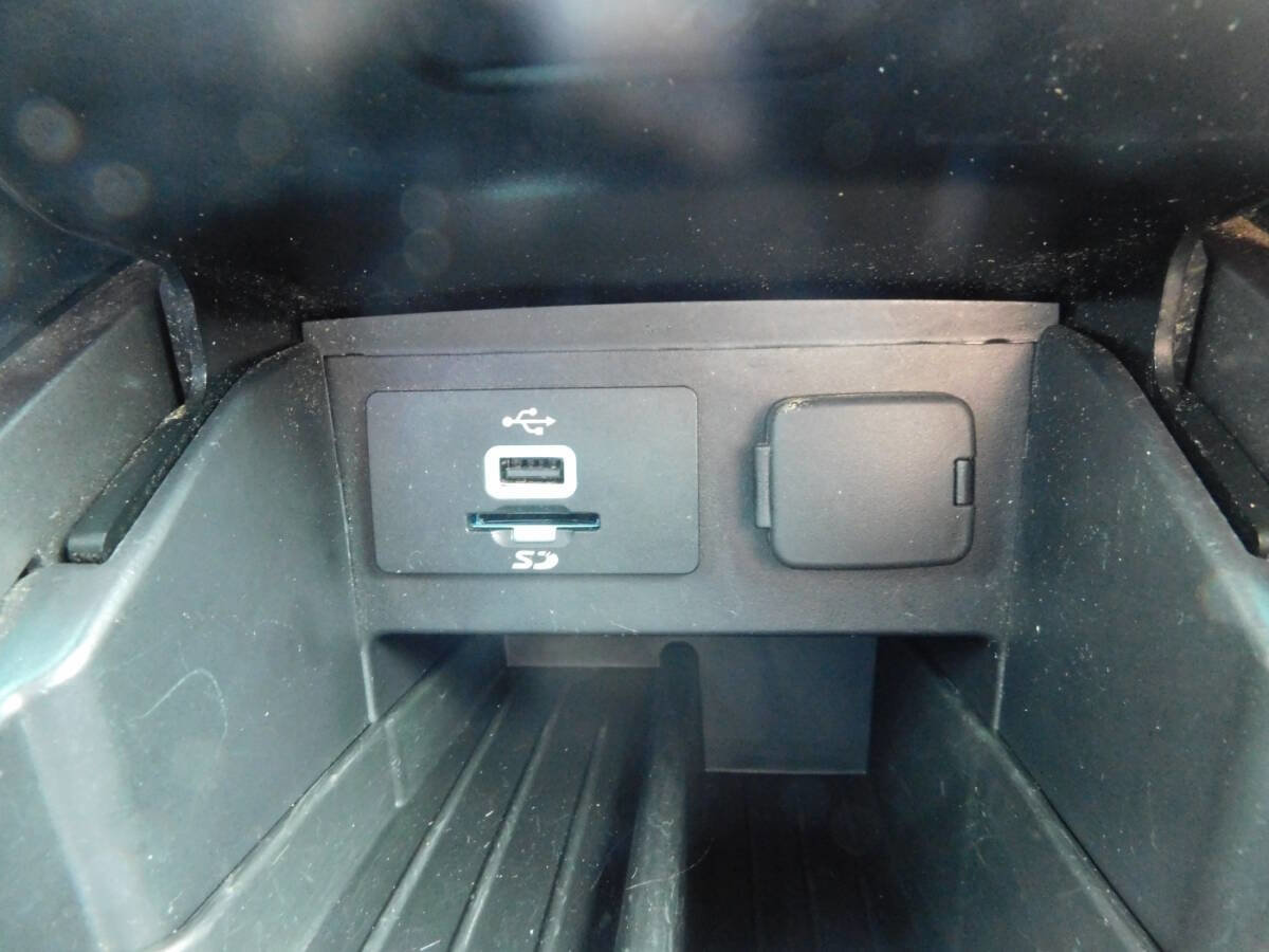 Used 2016 Ford Explorer XLT w/ Equipment Group 202A AWD/4WD image 17