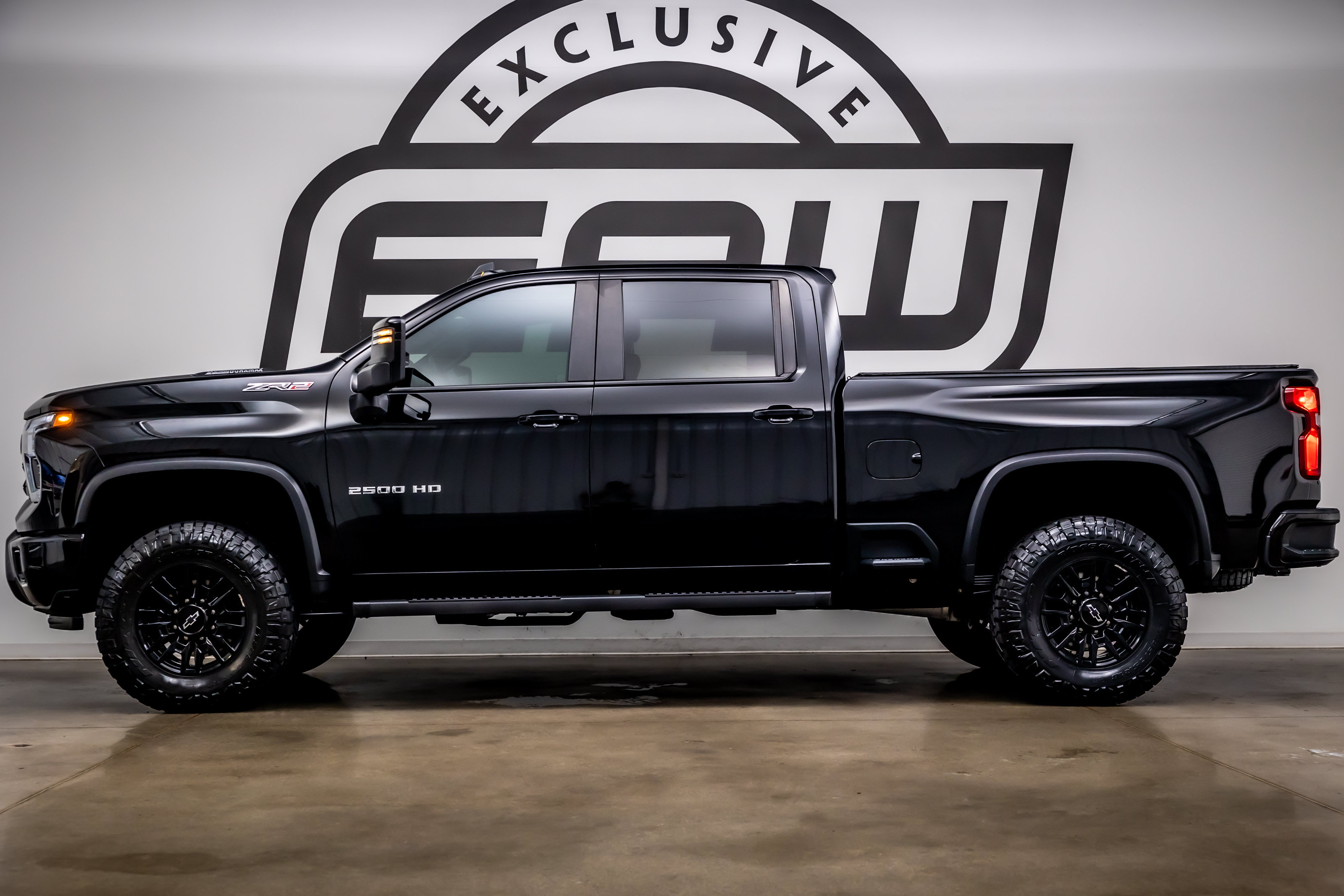 Used 2024 Chevrolet Silverado 2500 ZR2 w/ Technology Package AWD/4WD image 6