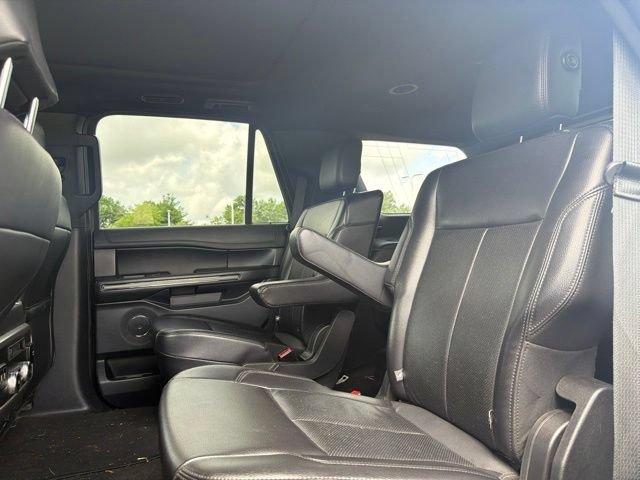 Used 2020 Ford Expedition XLT w/ Equipment Group 202A AWD/4WD image 18