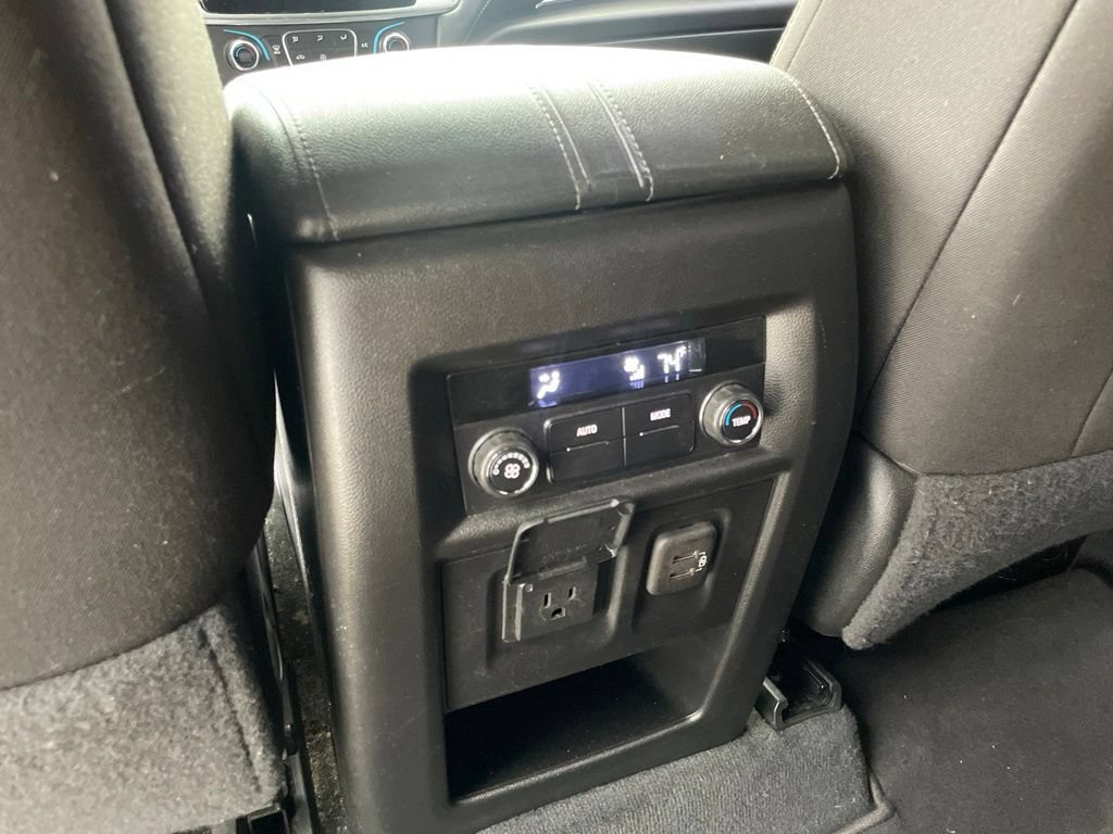 Used 2023 Chevrolet Traverse LT FWD image 38