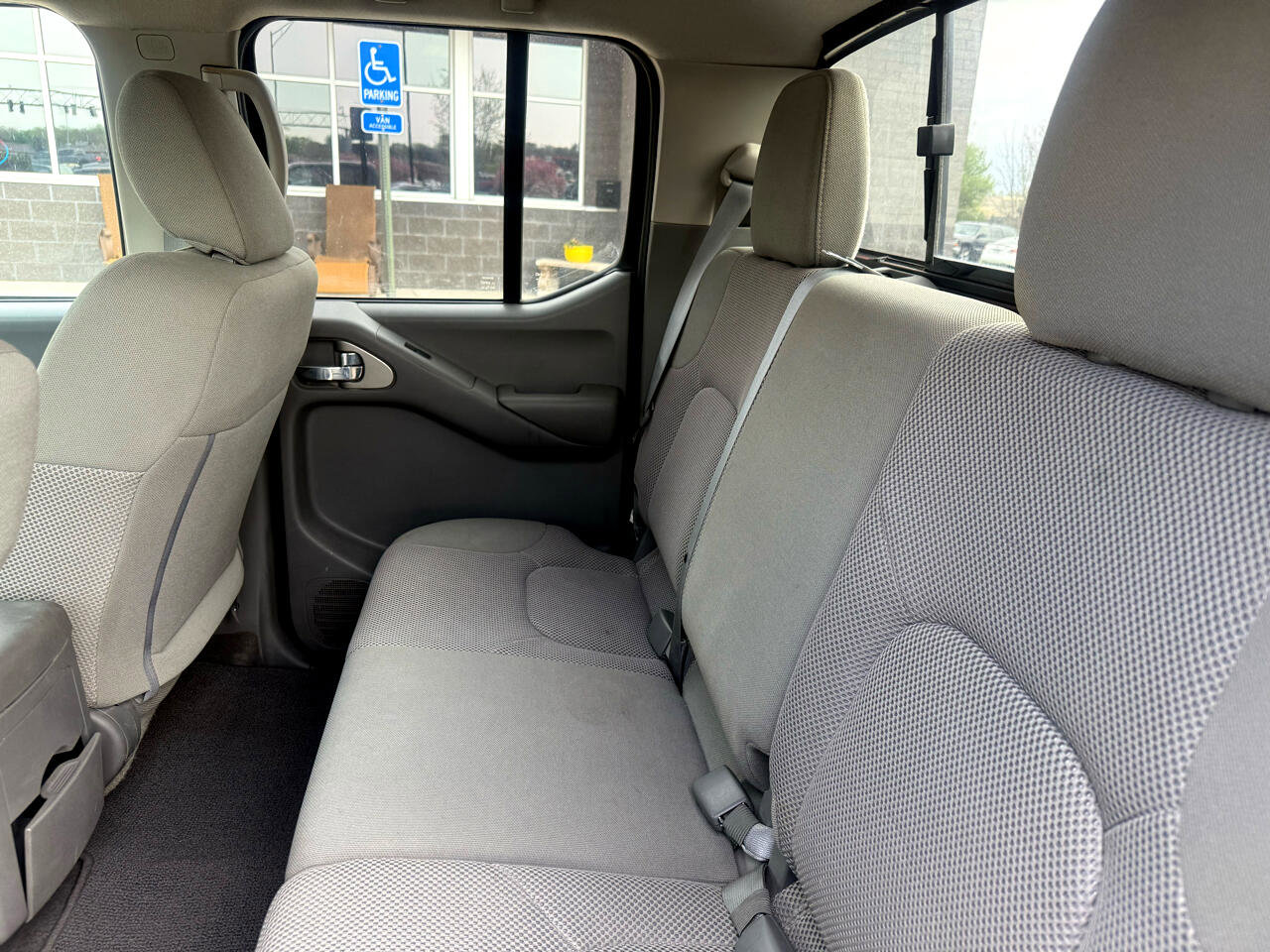Used 2019 Nissan Frontier SV image 6