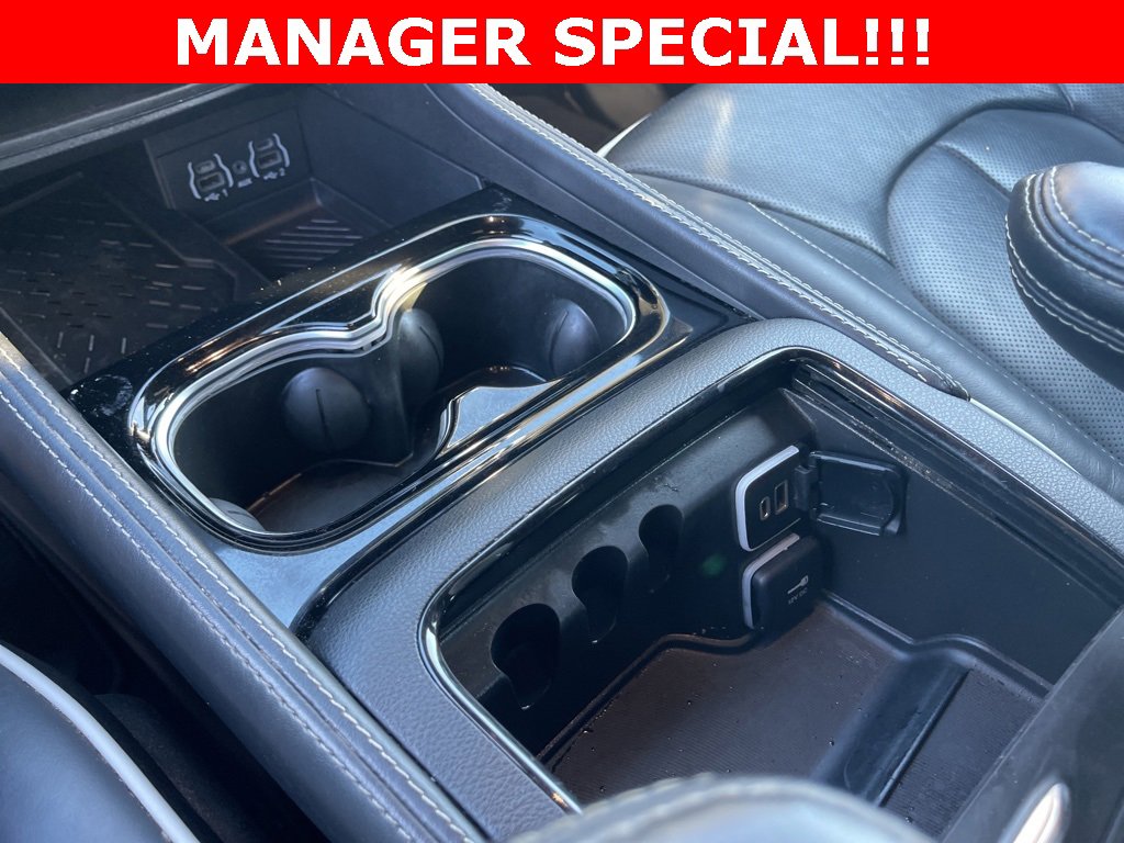 Used 2025 Chrysler Pacifica Limited image 33