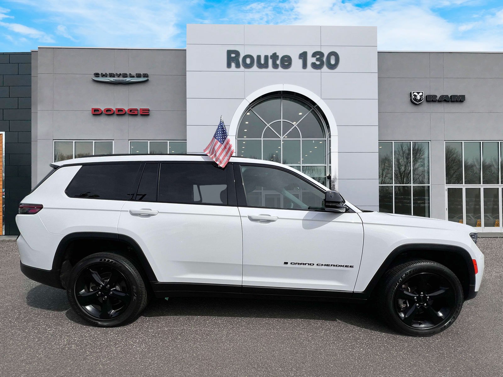 Used 2023 Jeep Grand Cherokee L Altitude AWD/4WD image 6