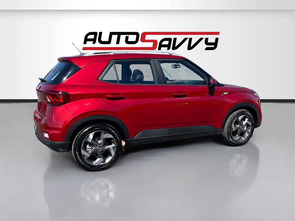 Used 2024 Hyundai Venue Limited image 7