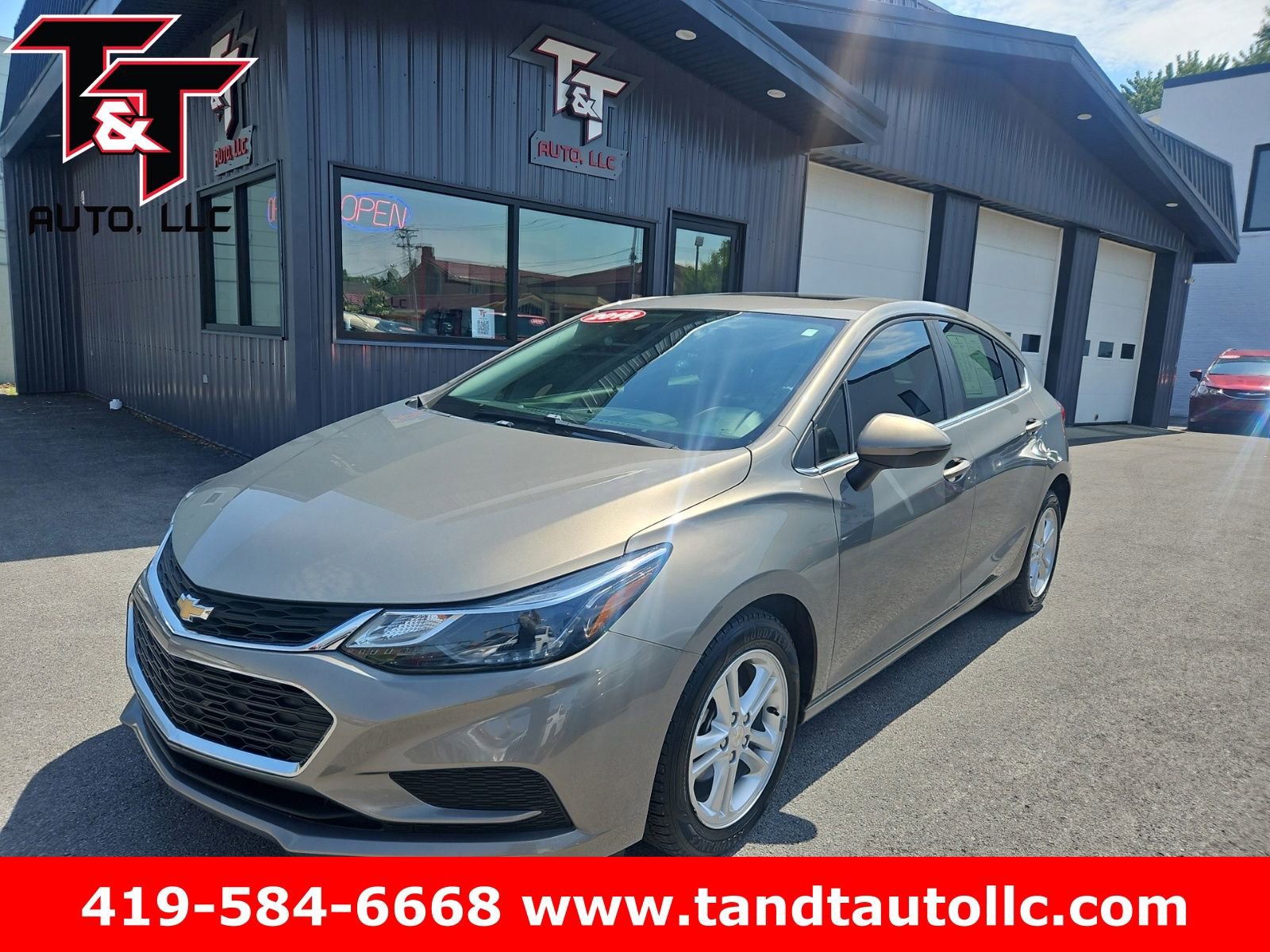 Used 2018 Chevrolet Cruze LT w/ Sun And Sound Package FWD image 1