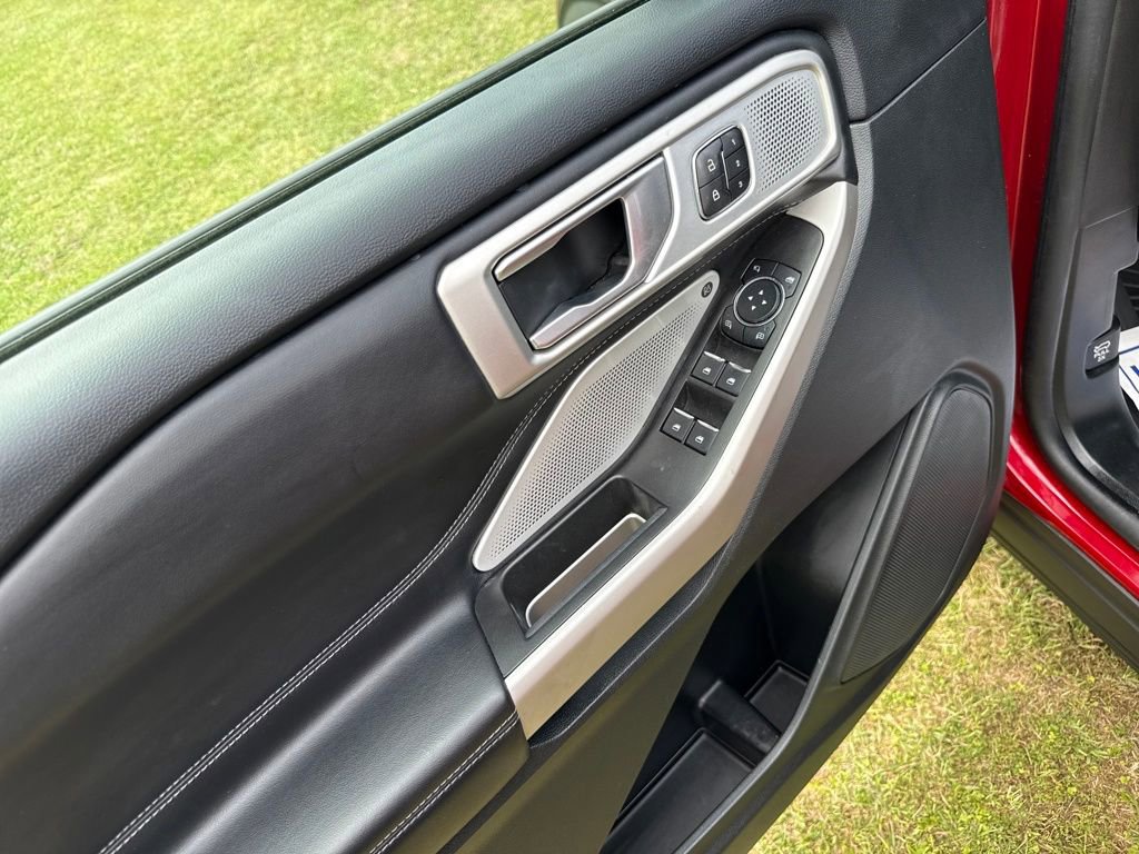 Used 2023 Ford Explorer Limited w/ Limited Technology Package image 12