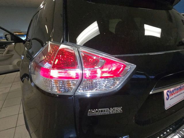 Used 2016 Nissan Rogue SL image 28