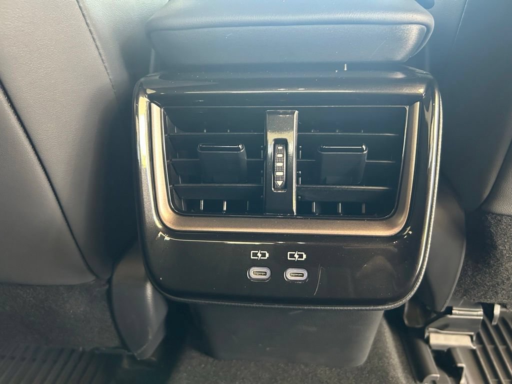 Used 2024 Toyota Crown AWD/4WD image 27