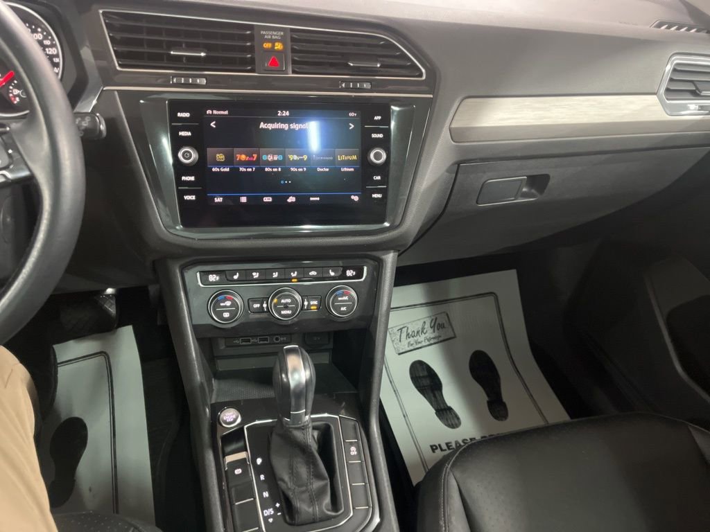 Used 2019 Volkswagen Tiguan SE w/ Panoramic Sunroof Package image 18