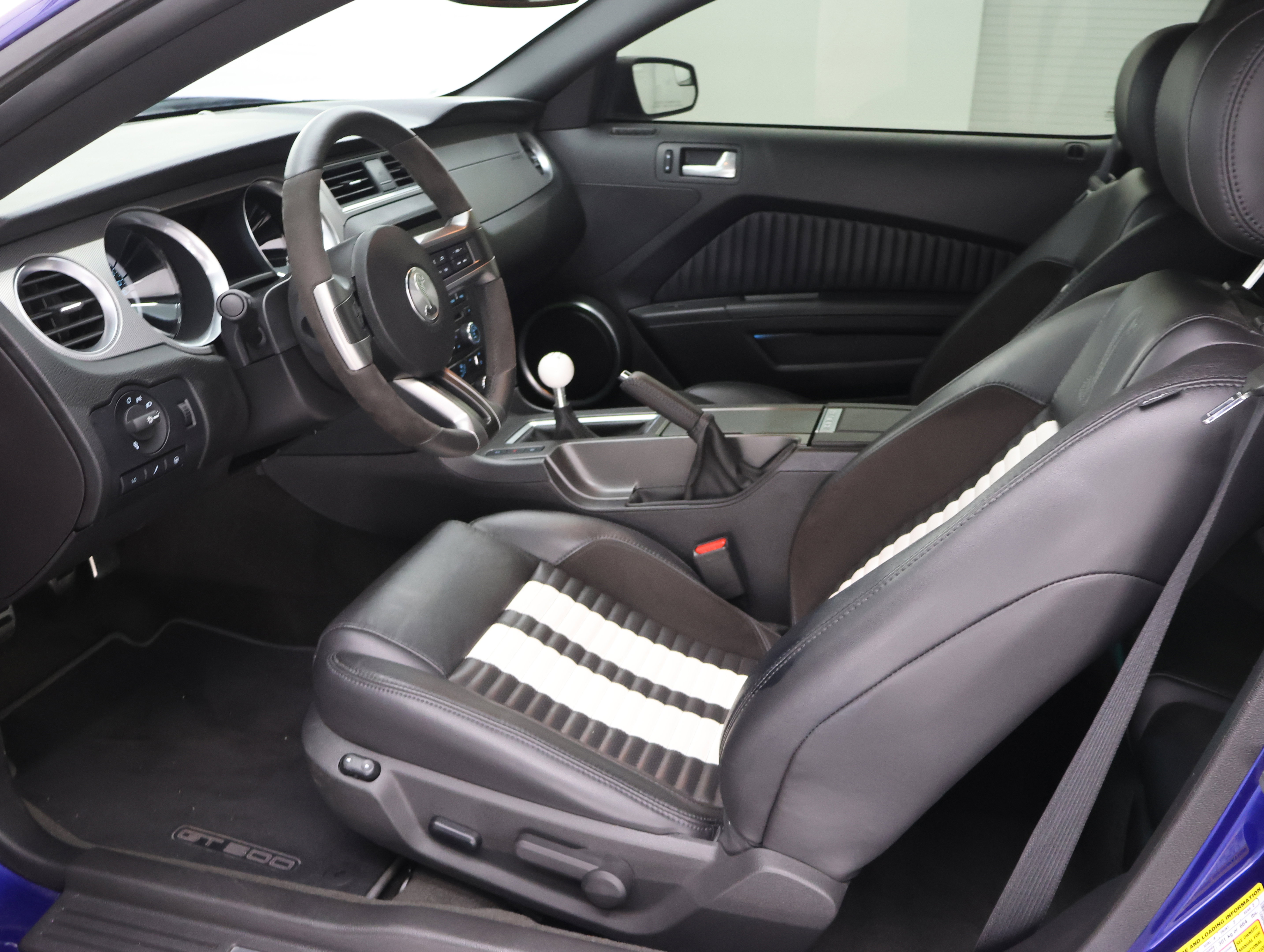 Used 2013 Ford Mustang Shelby GT500 RWD image 8