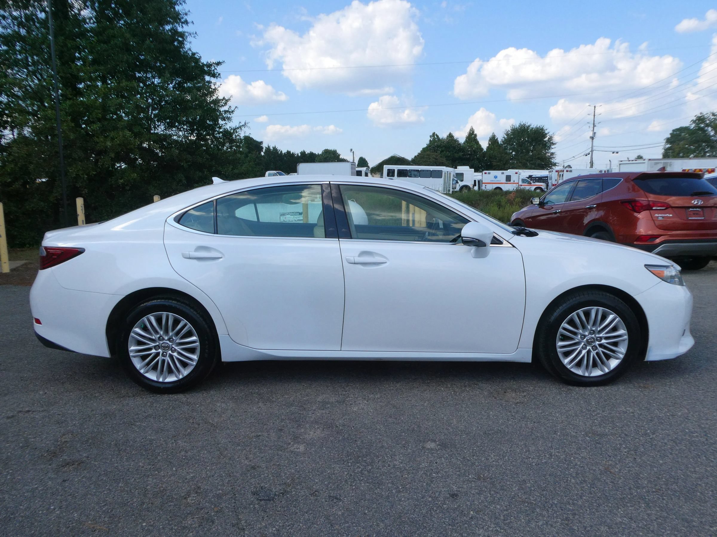 Used 2014 Lexus ES 350 w/ Luxury Package FWD image 4