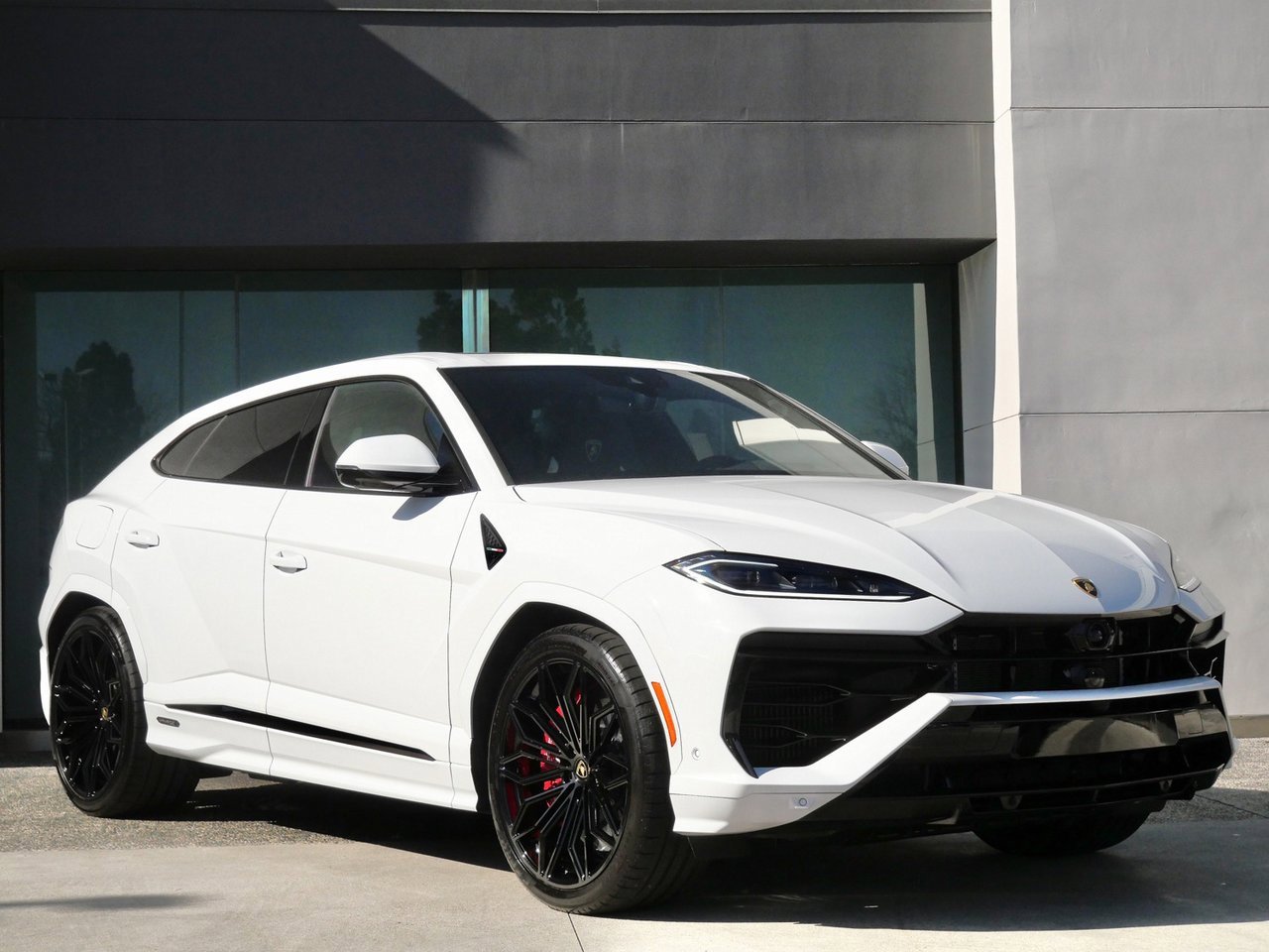 Used 2025 Lamborghini Urus SE image 1