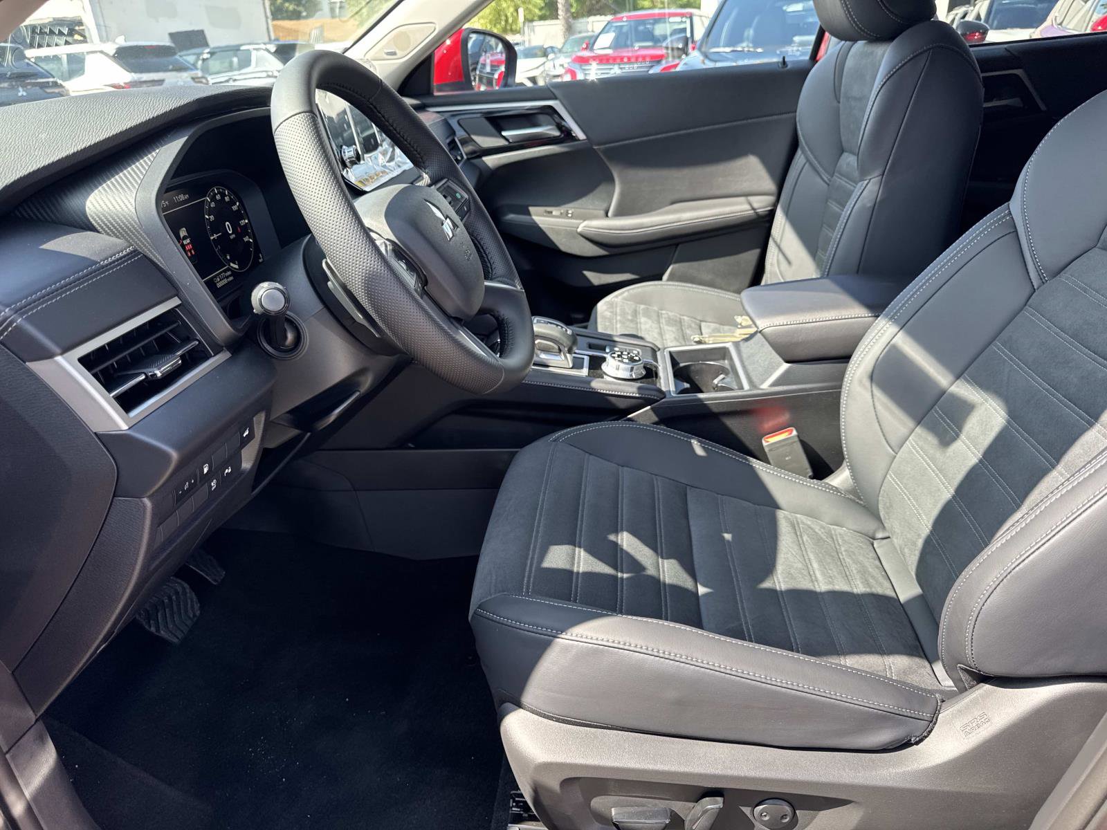 New 2025 Mitsubishi Outlander 4WD Plug-In Hybrid image 16