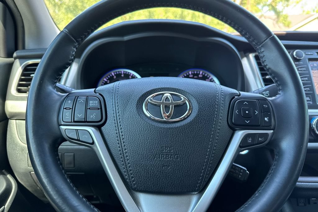 Used 2019 Toyota Highlander Limited AWD/4WD image 29