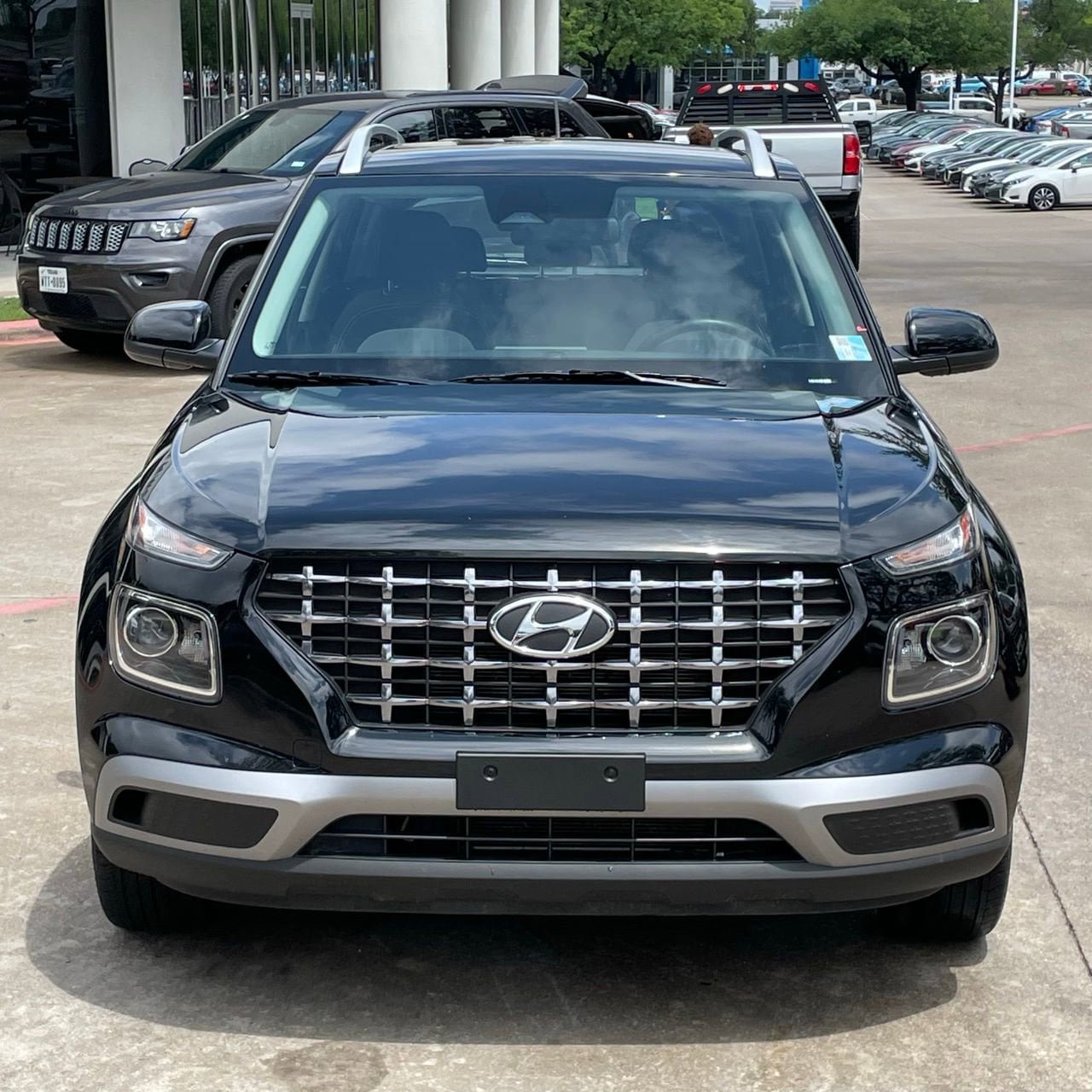 Used 2025 Hyundai Venue SEL FWD image 6