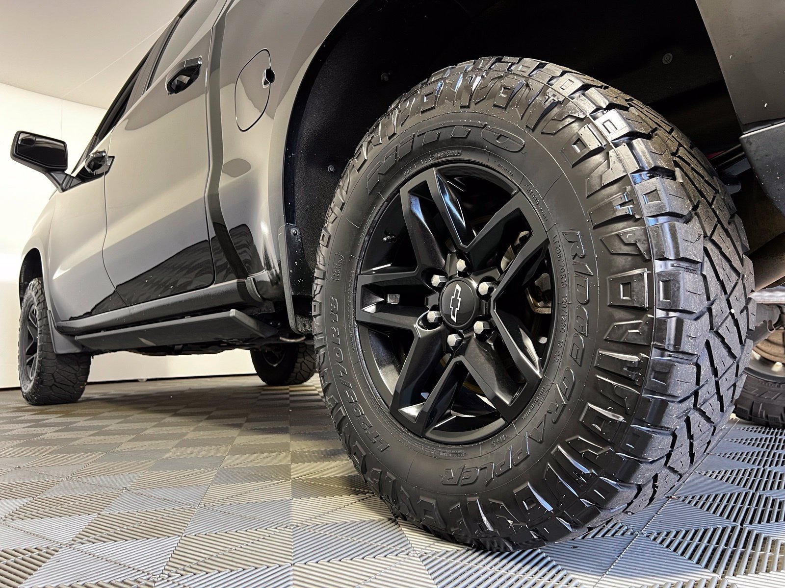 Used 2020 Chevrolet Silverado 1500 LT Trail Boss w/ Midnight Edition AWD/4WD image 25