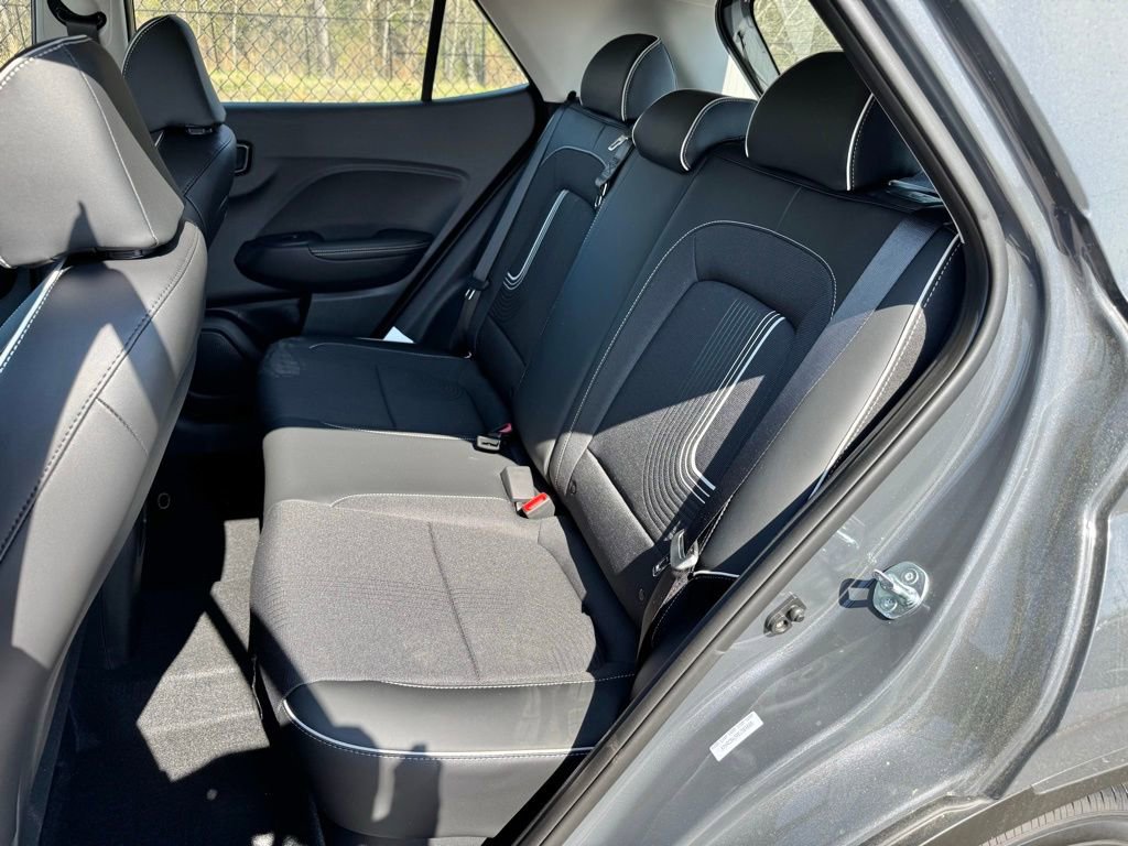 Certified 2025 Hyundai Venue Limited image 18