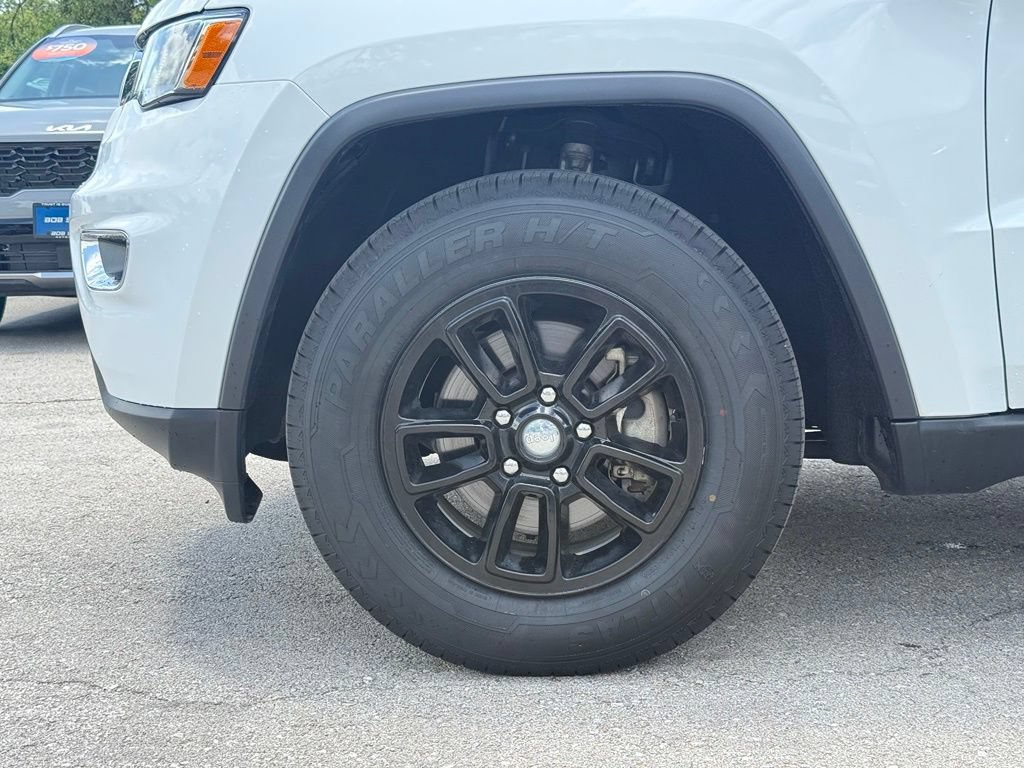 Used 2018 Jeep Grand Cherokee Laredo RWD image 5
