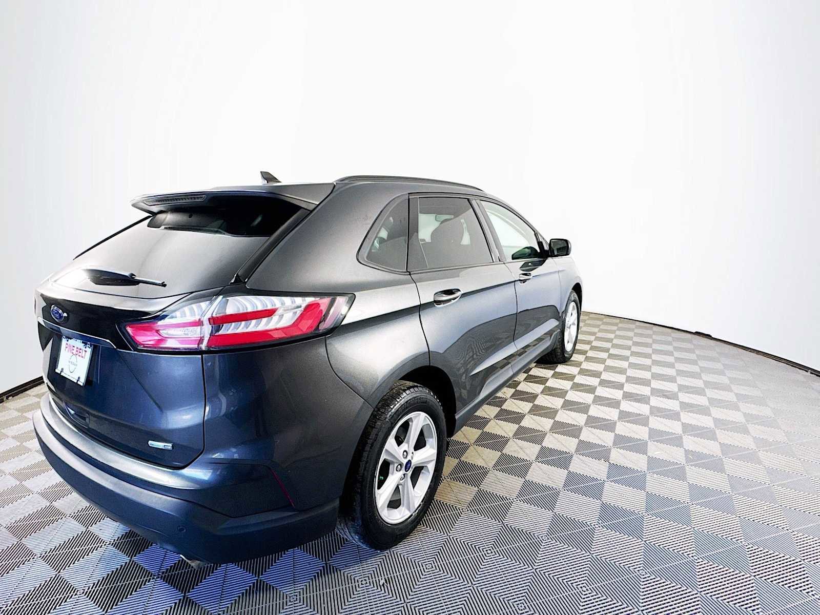 Used 2020 Ford Edge SE AWD/4WD image 4