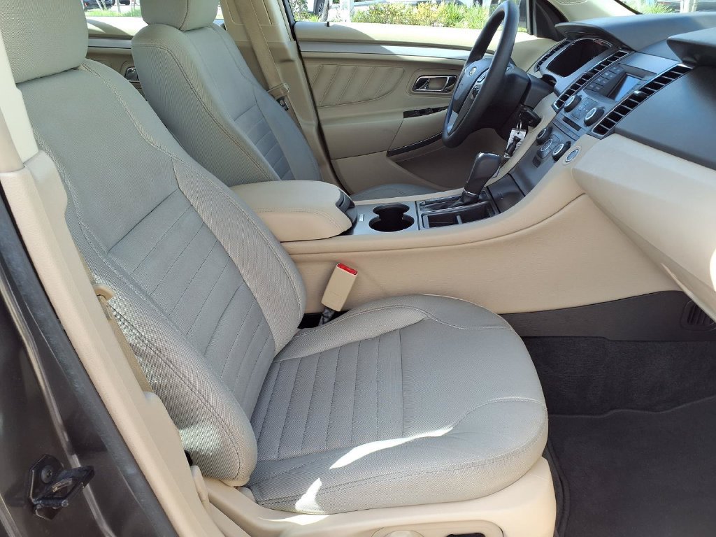 Used 2017 Ford Taurus SE FWD image 14