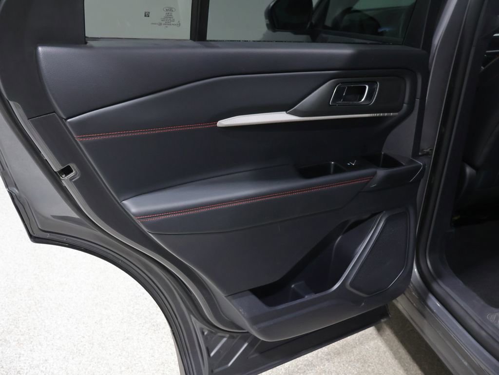 Used 2025 Ford Explorer ST-Line w/ ST-Line Street Pack AWD/4WD image 19