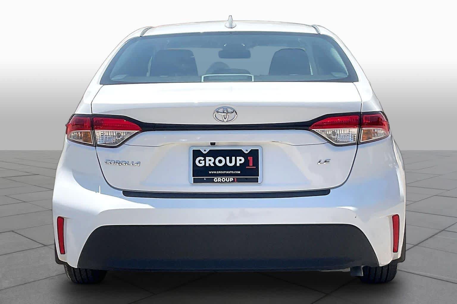 Used 2025 Toyota Corolla LE w/ LE Premium Package FWD image 5