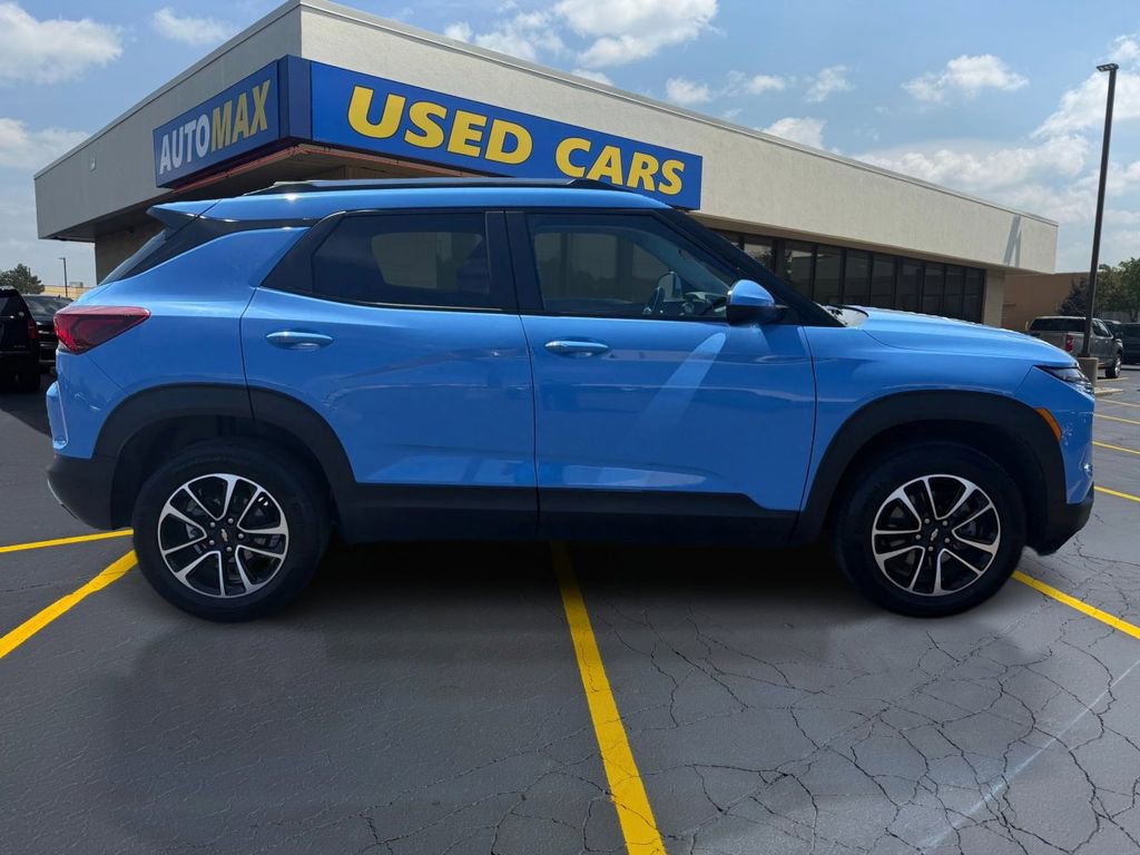 Used 2024 Chevrolet TrailBlazer LT w/ LT Cold Weather Package AWD/4WD image 2