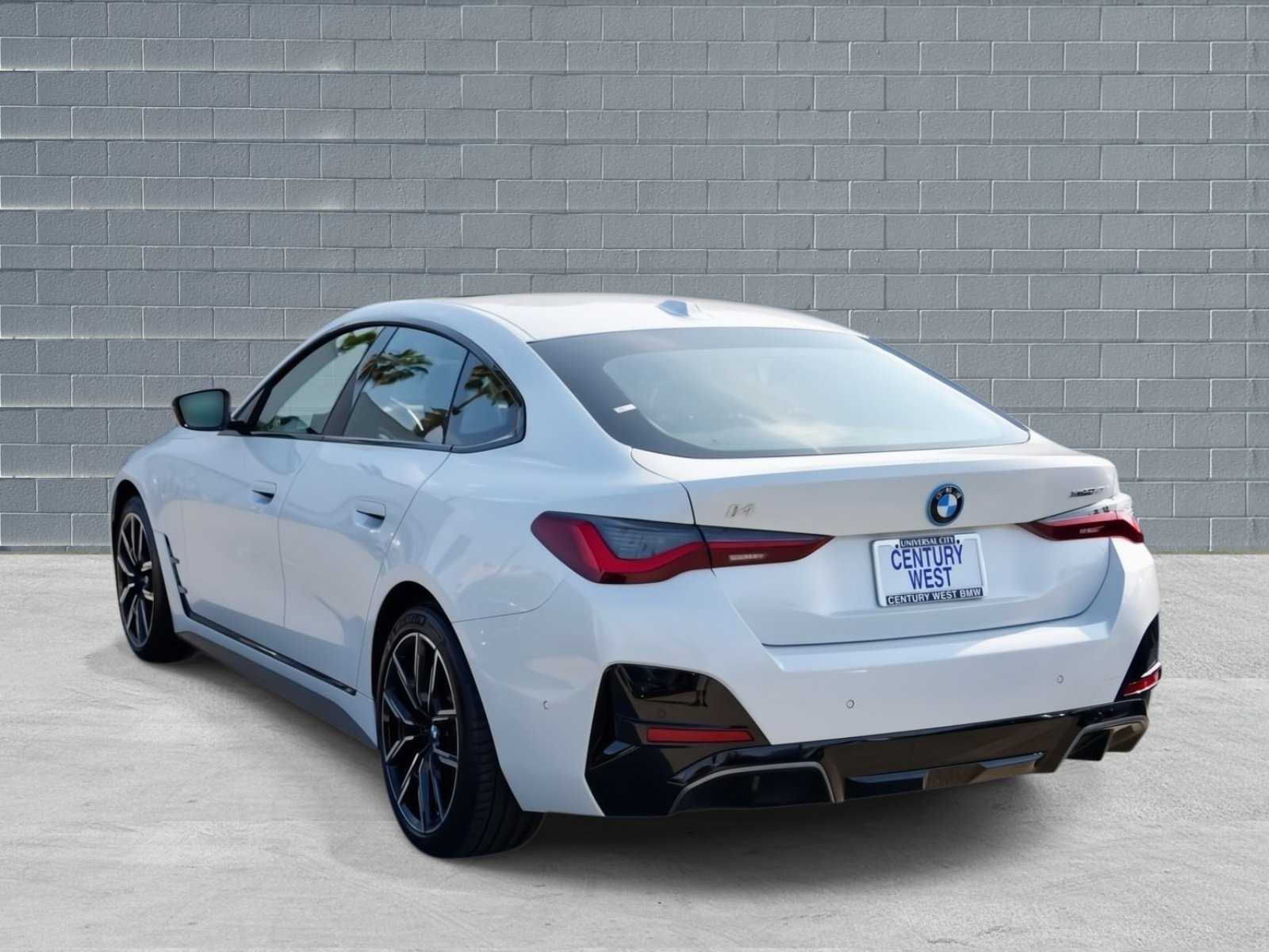 Used 2025 BMW i4 xDrive40i image 3