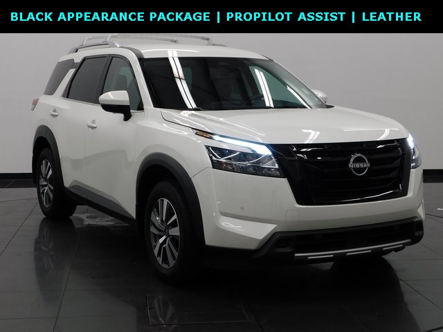 Used 2024 Nissan Pathfinder SL w/ Black Appearance Package