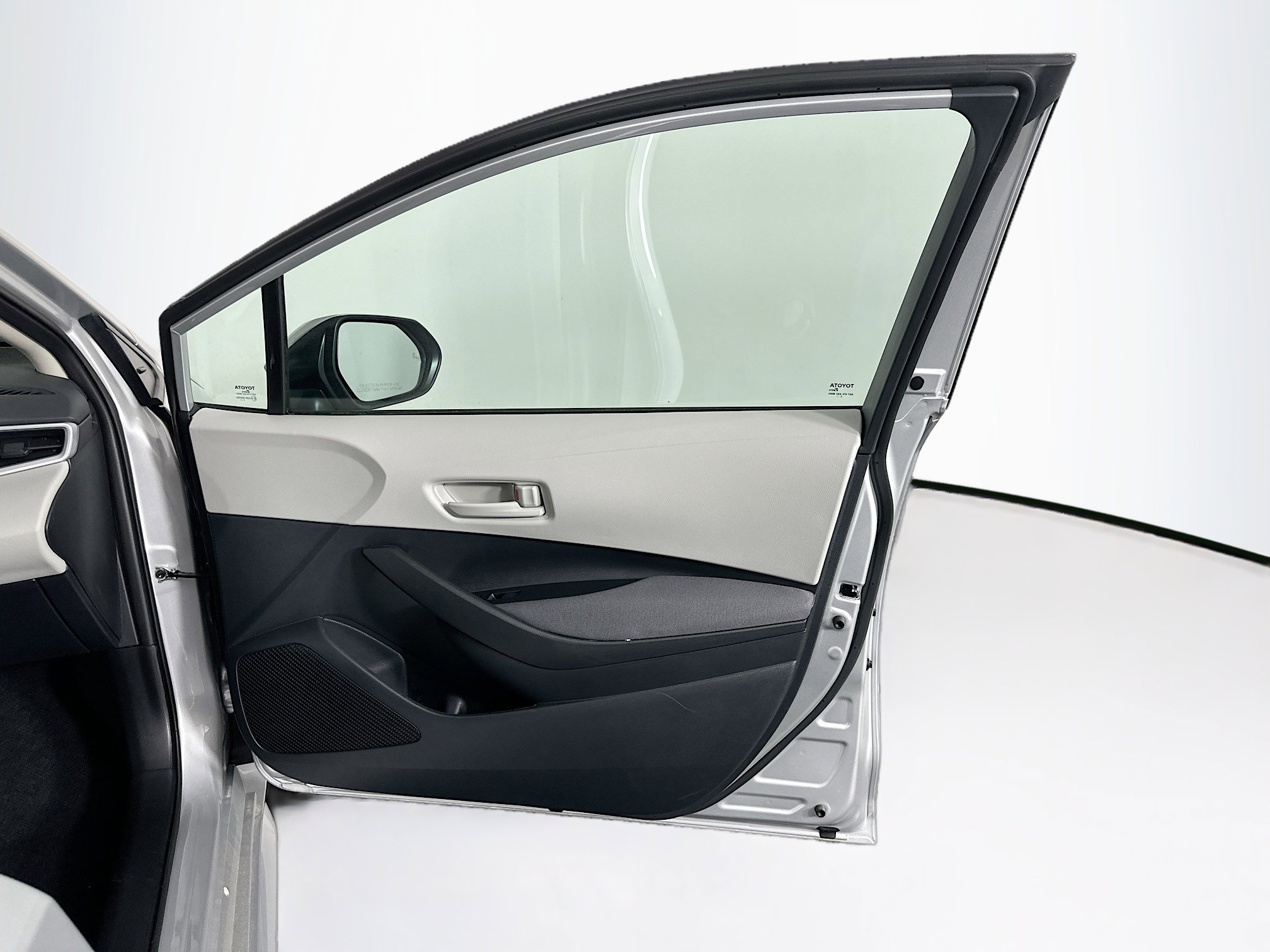 Used 2026 Toyota Corolla LE FWD image 31