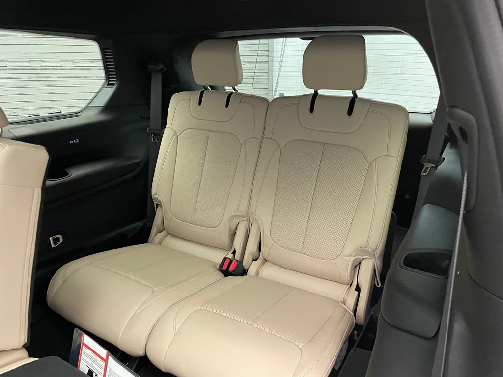 New 2025 Jeep Grand Cherokee L Limited w/ Luxury Tech Group II AWD/4WD image 20