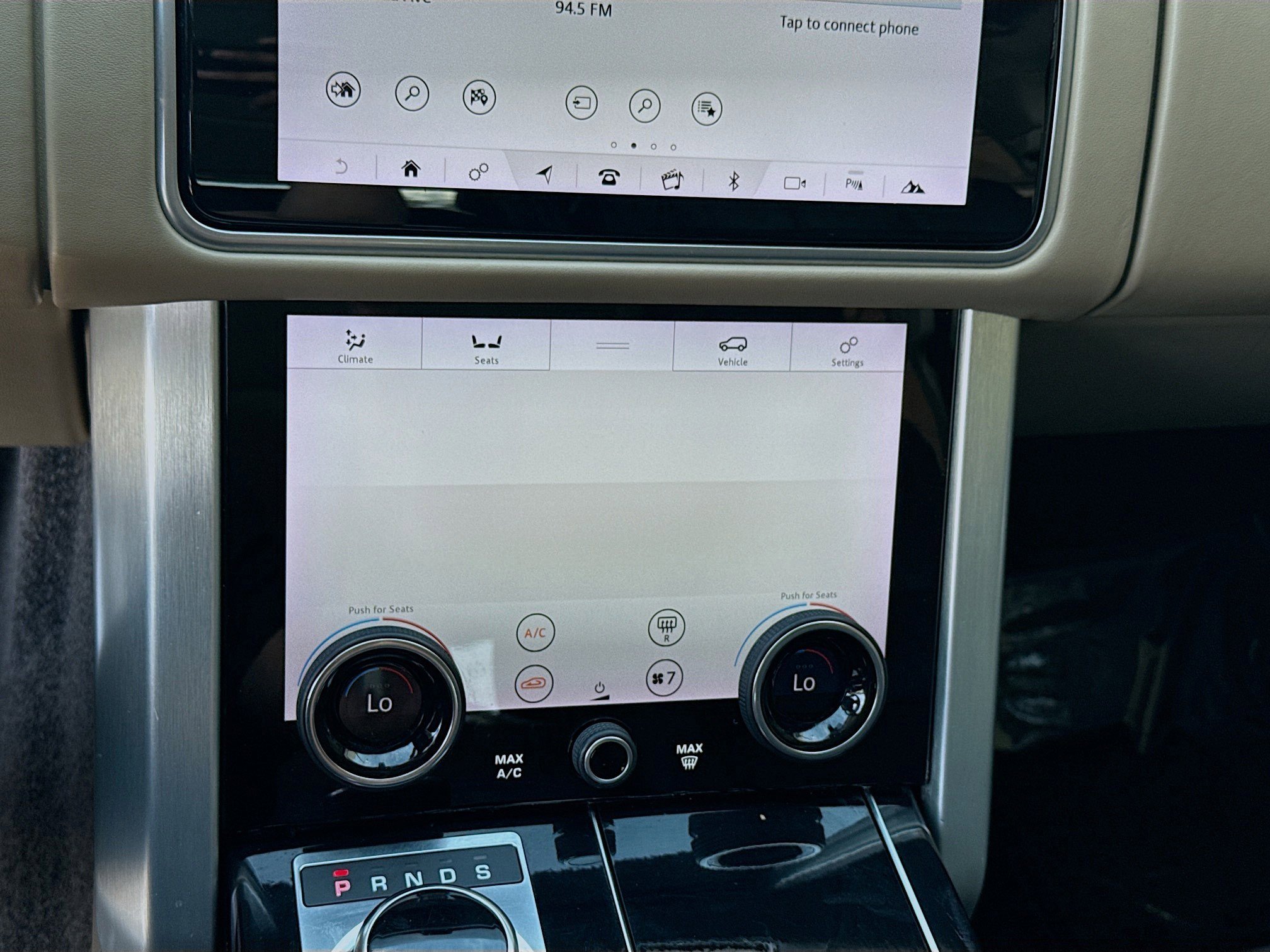 Used 2019 Land Rover Range Rover Velar R-Dynamic SE image 15