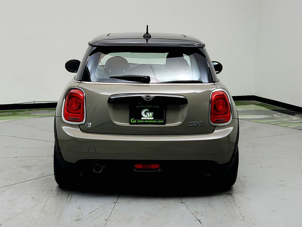 Used 2019 MINI Cooper 2-Door Hardtop w/ Signature Upholstery Package FWD image 5