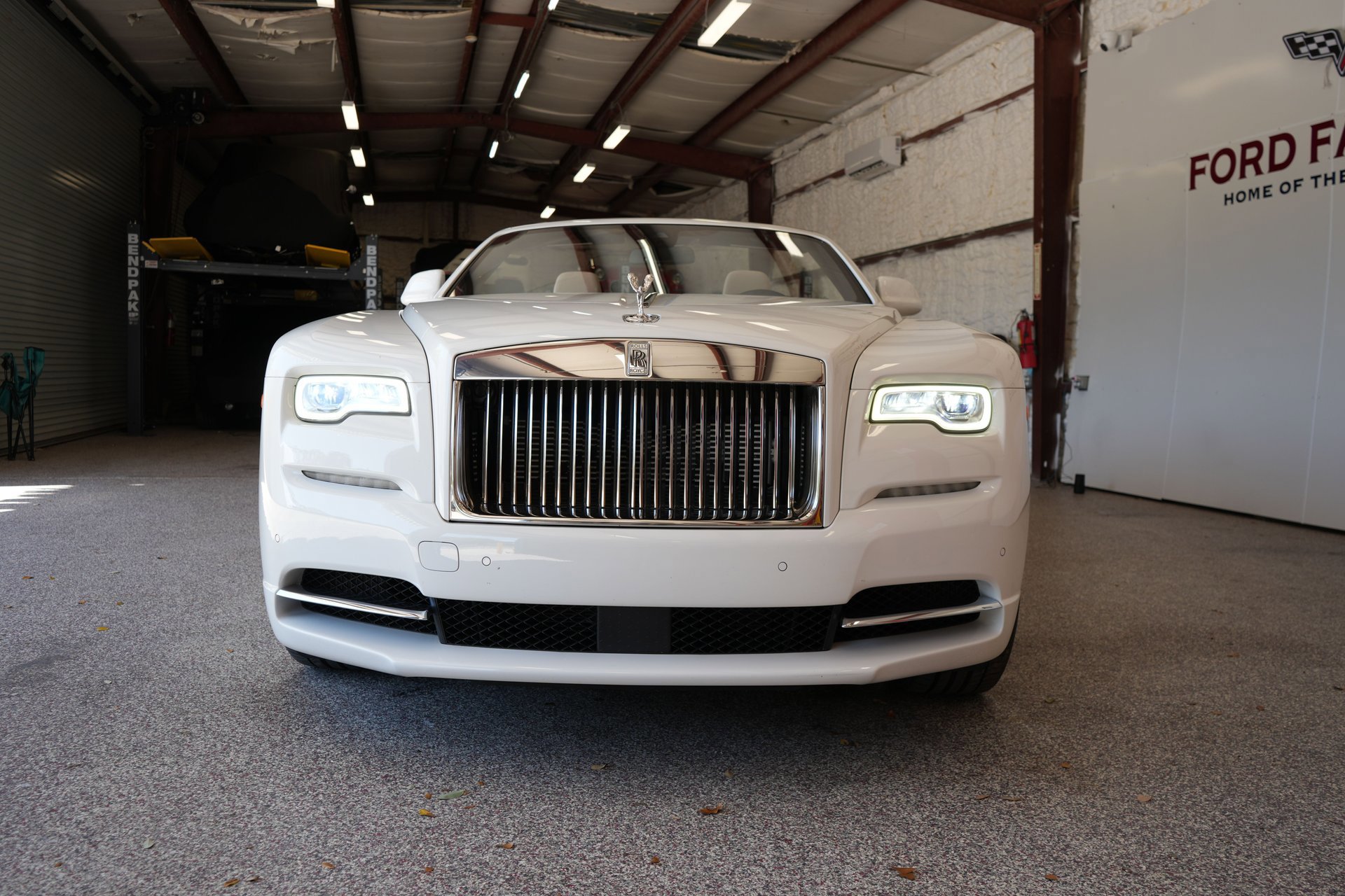 Used 2017 Rolls-Royce Dawn image 36