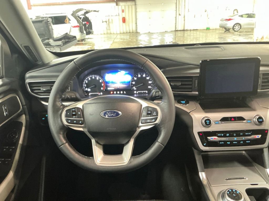 Used 2022 Ford Explorer XLT w/ Equipment Group 202A image 14