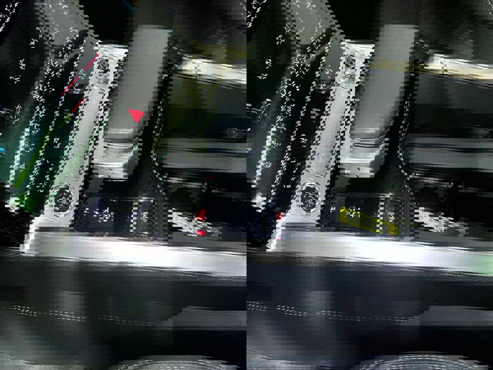 Certified 2024 Audi Q8 e-tron Premium Plus w/ Premium Plus Package AWD/4WD image 18