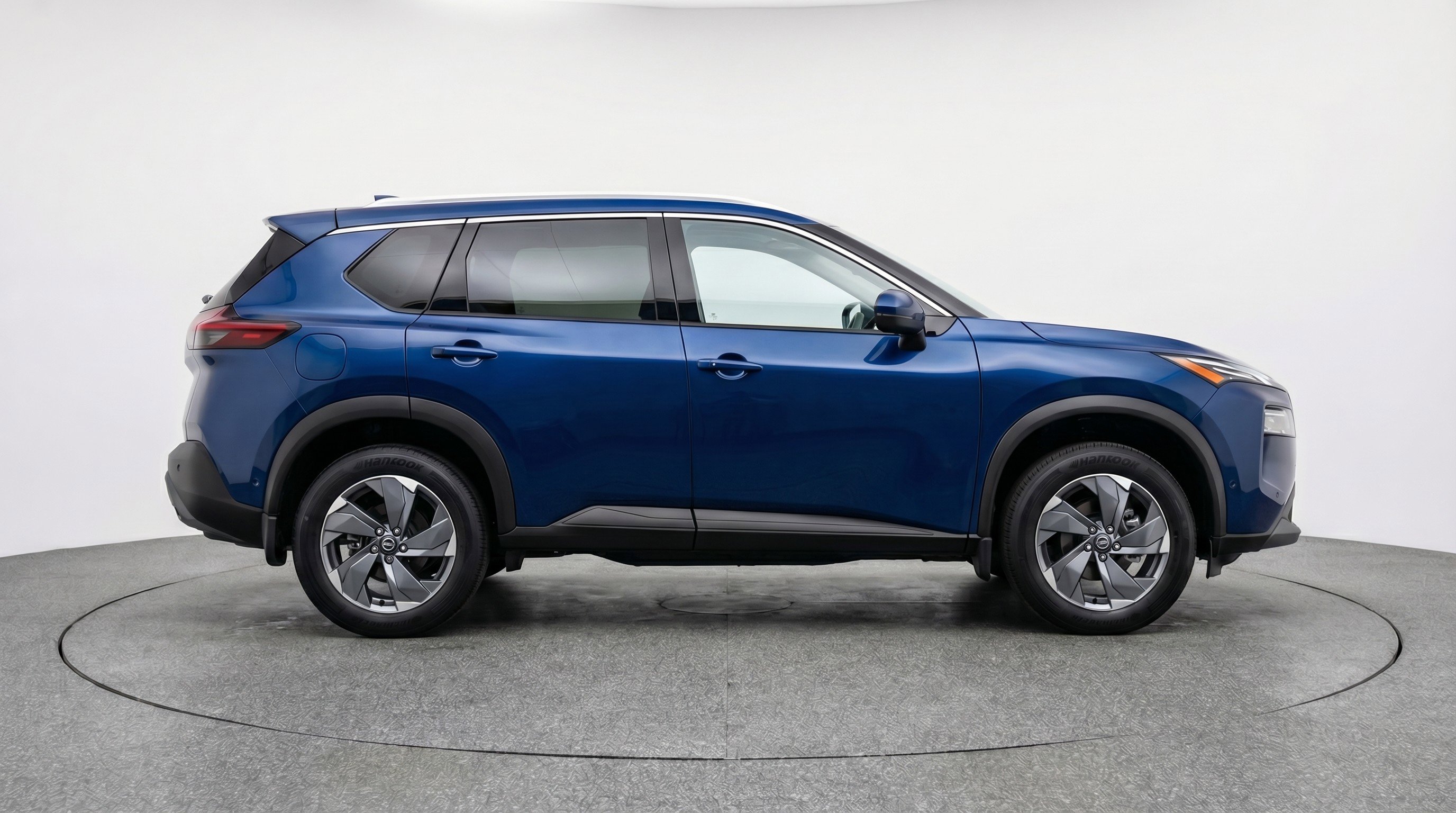 Used 2025 Nissan Rogue SV AWD/4WD image 11