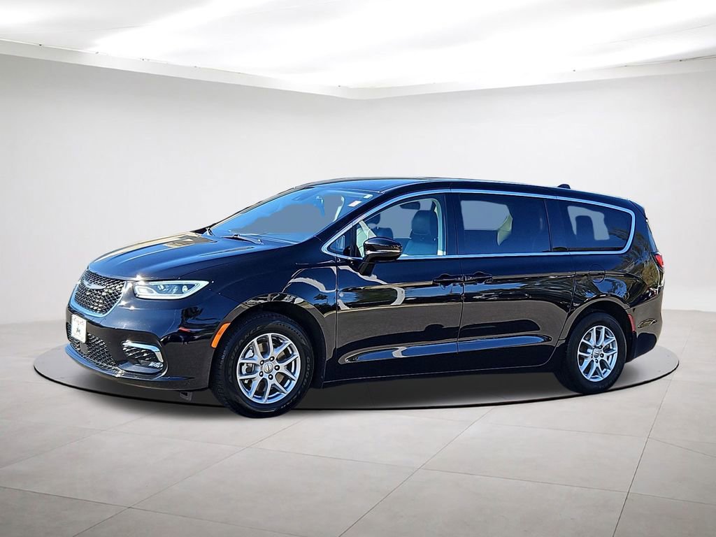 Used 2024 Chrysler Pacifica Touring-L video 3