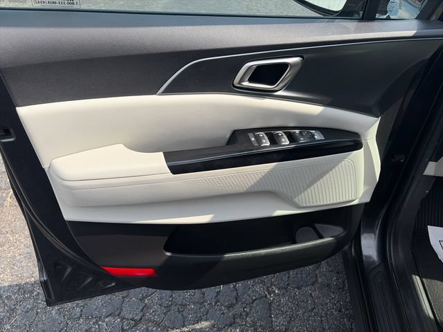 Used 2024 Kia Carnival LX FWD image 10