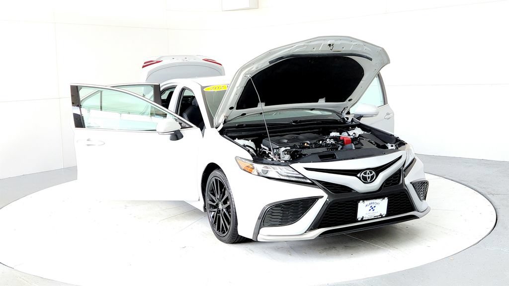 Used 2024 Toyota Camry XSE FWD image 9