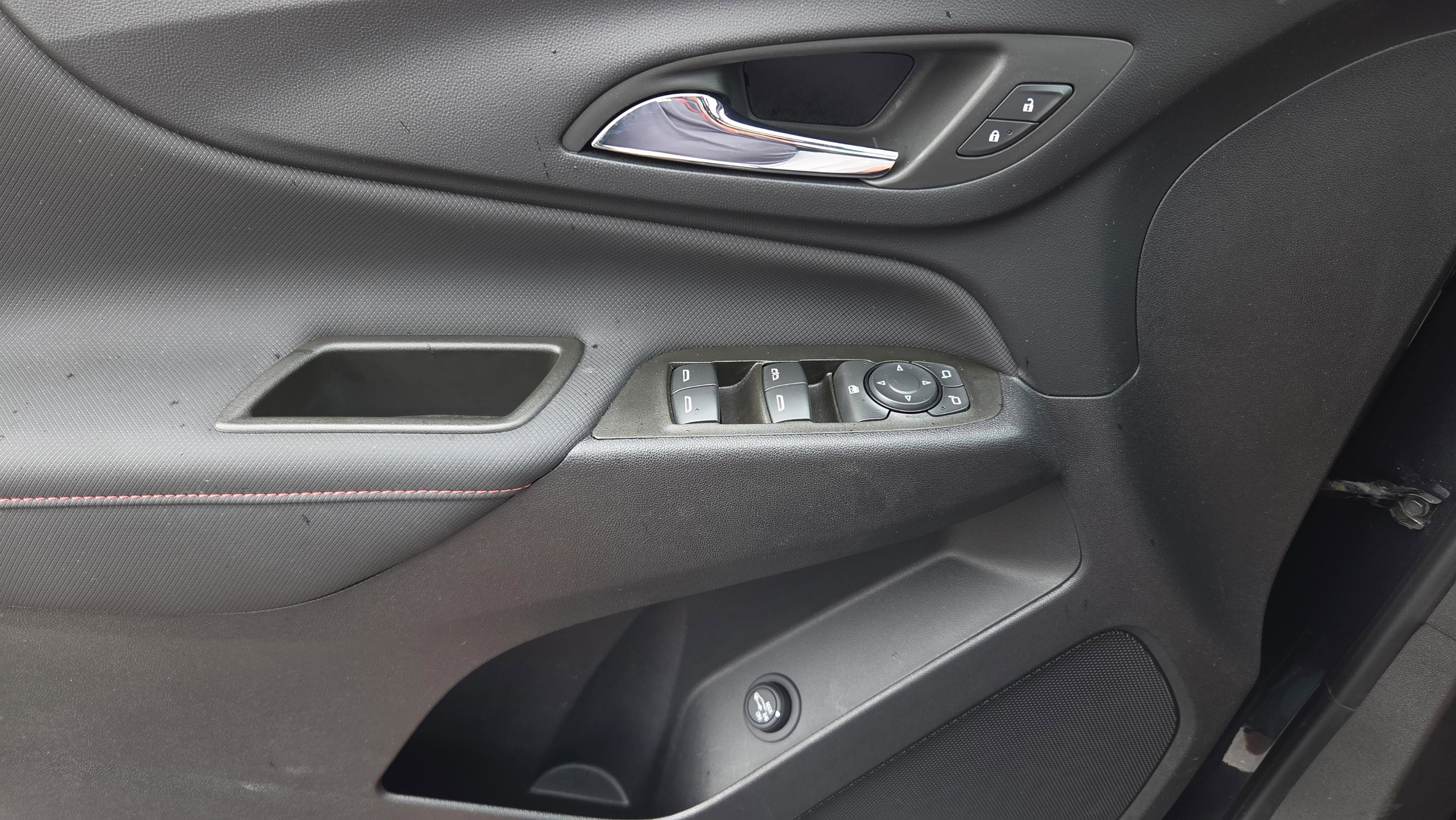 Used 2023 Chevrolet Equinox RS w/ RS Leather Package image 28