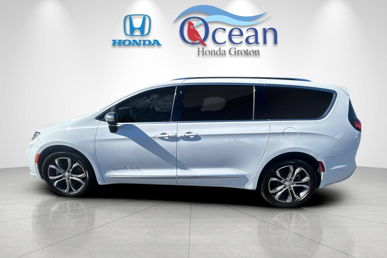 Used 2026 Chrysler Pacifica Pinnacle AWD/4WD image 6
