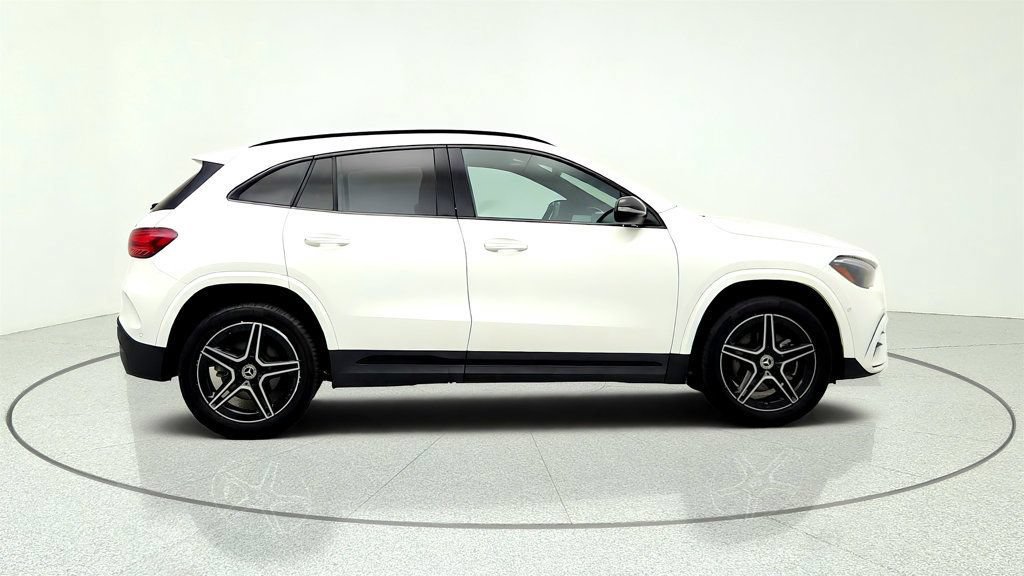 Used 2025 Mercedes-Benz GLA 250 4MATIC image 4