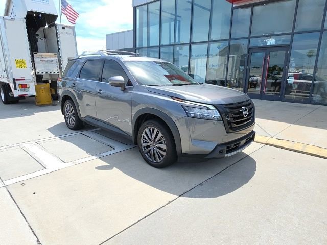 Used 2023 Nissan Pathfinder SL w/ SL Premium Package image 2