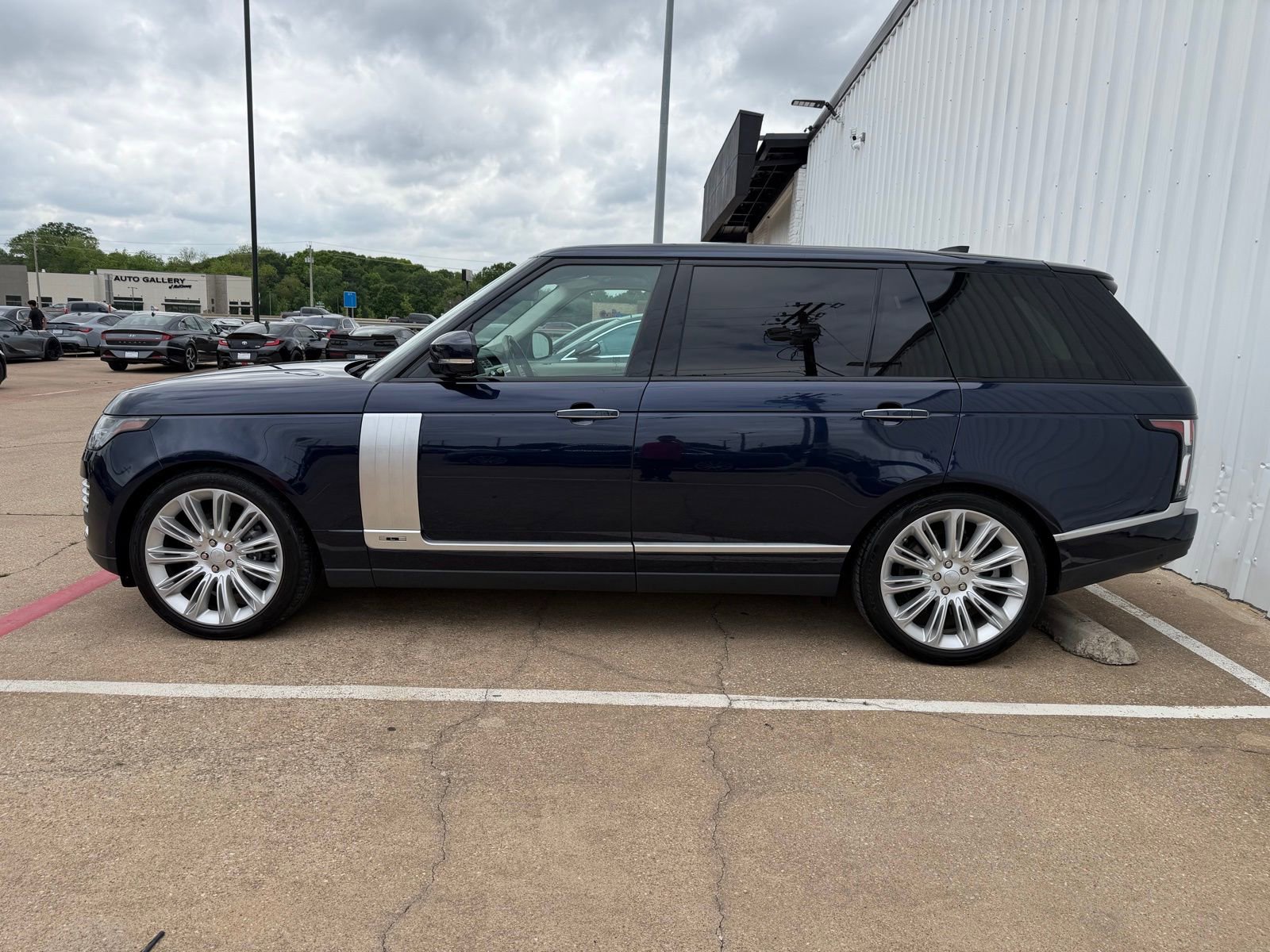 Used 2019 Land Rover Range Rover Long Wheelbase Autobiography AWD/4WD image 3