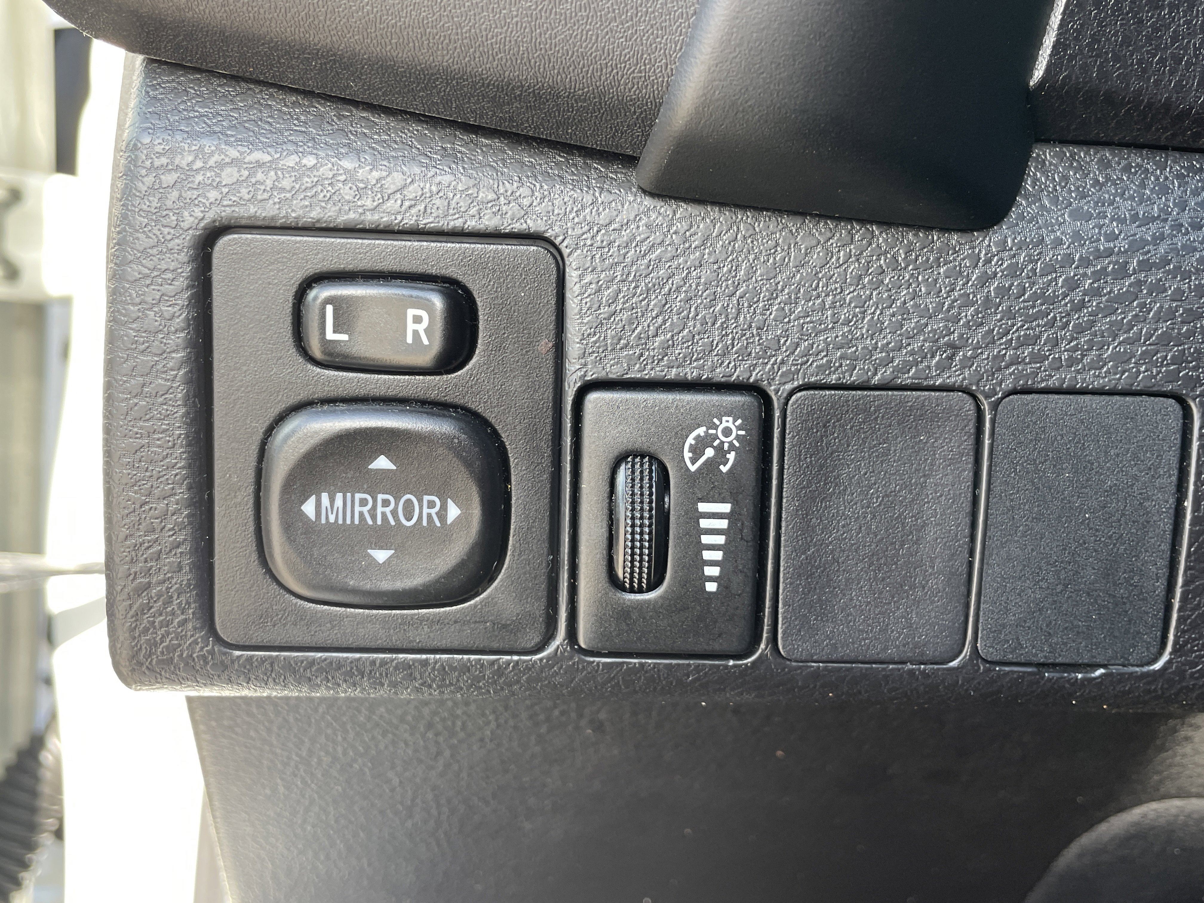 Used 2018 Toyota Corolla L image 25