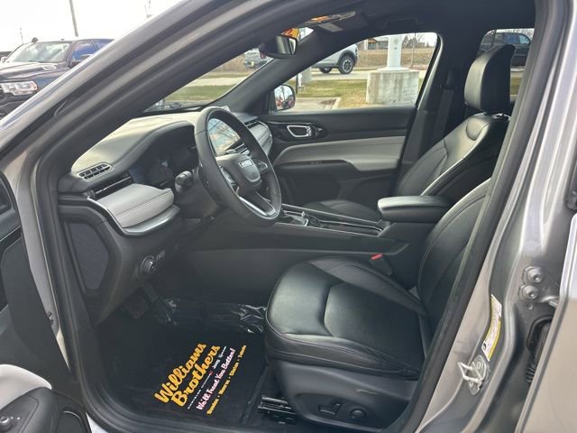 Used 2024 Jeep Compass Limited image 9