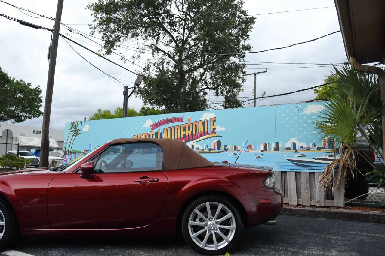 Used 2006 MAZDA MX-5 Miata Grand Touring w/ Premium Pkg RWD image 8