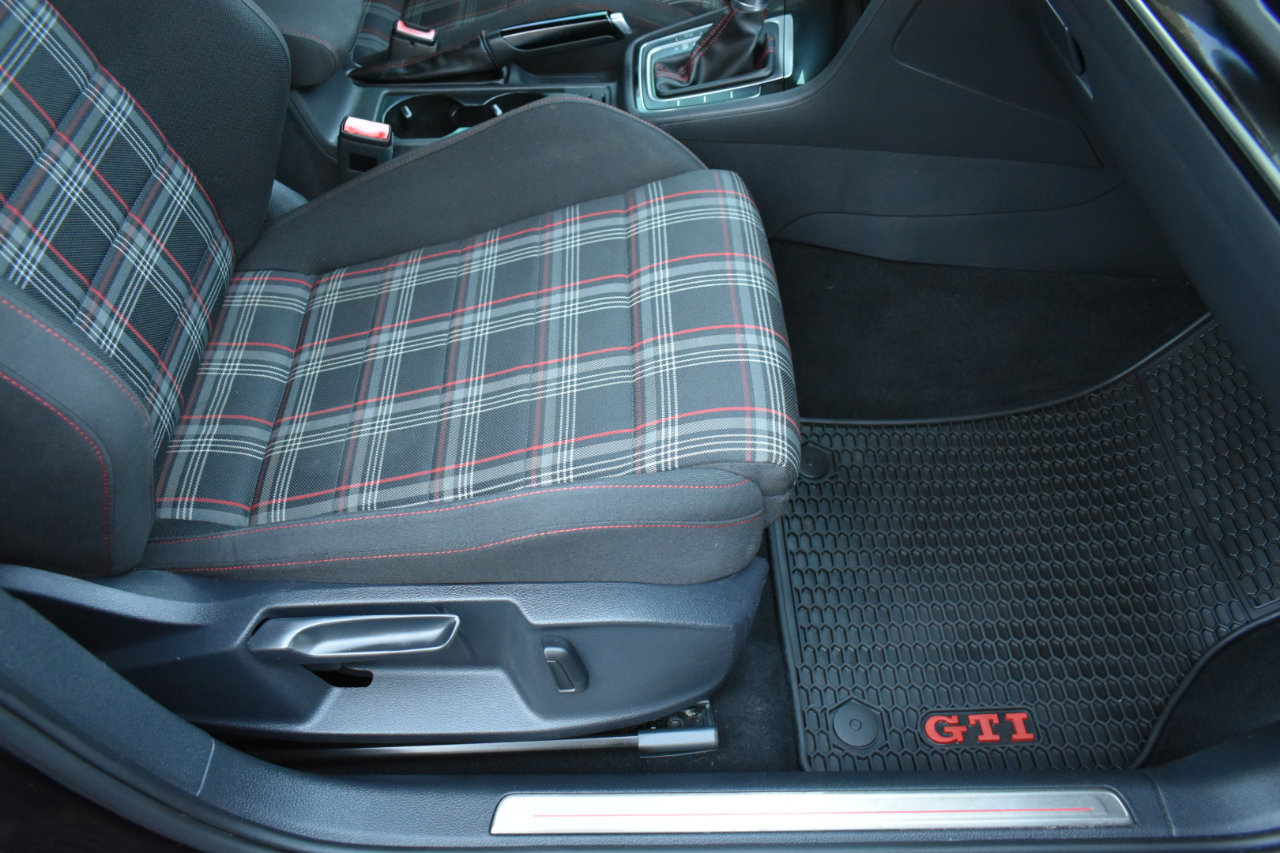 Used 2017 Volkswagen GTI S image 28