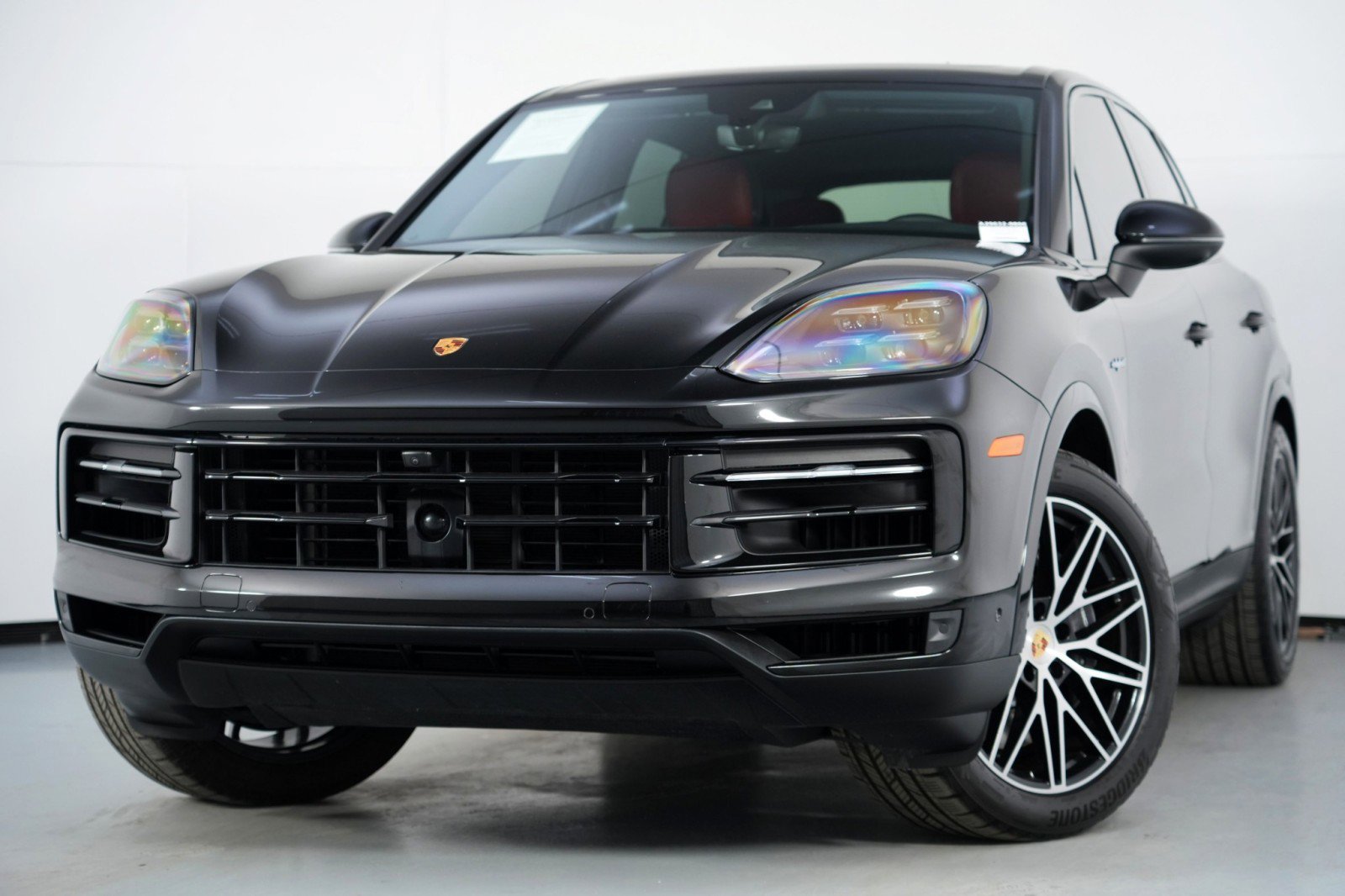 Used 2024 Porsche Cayenne image 3